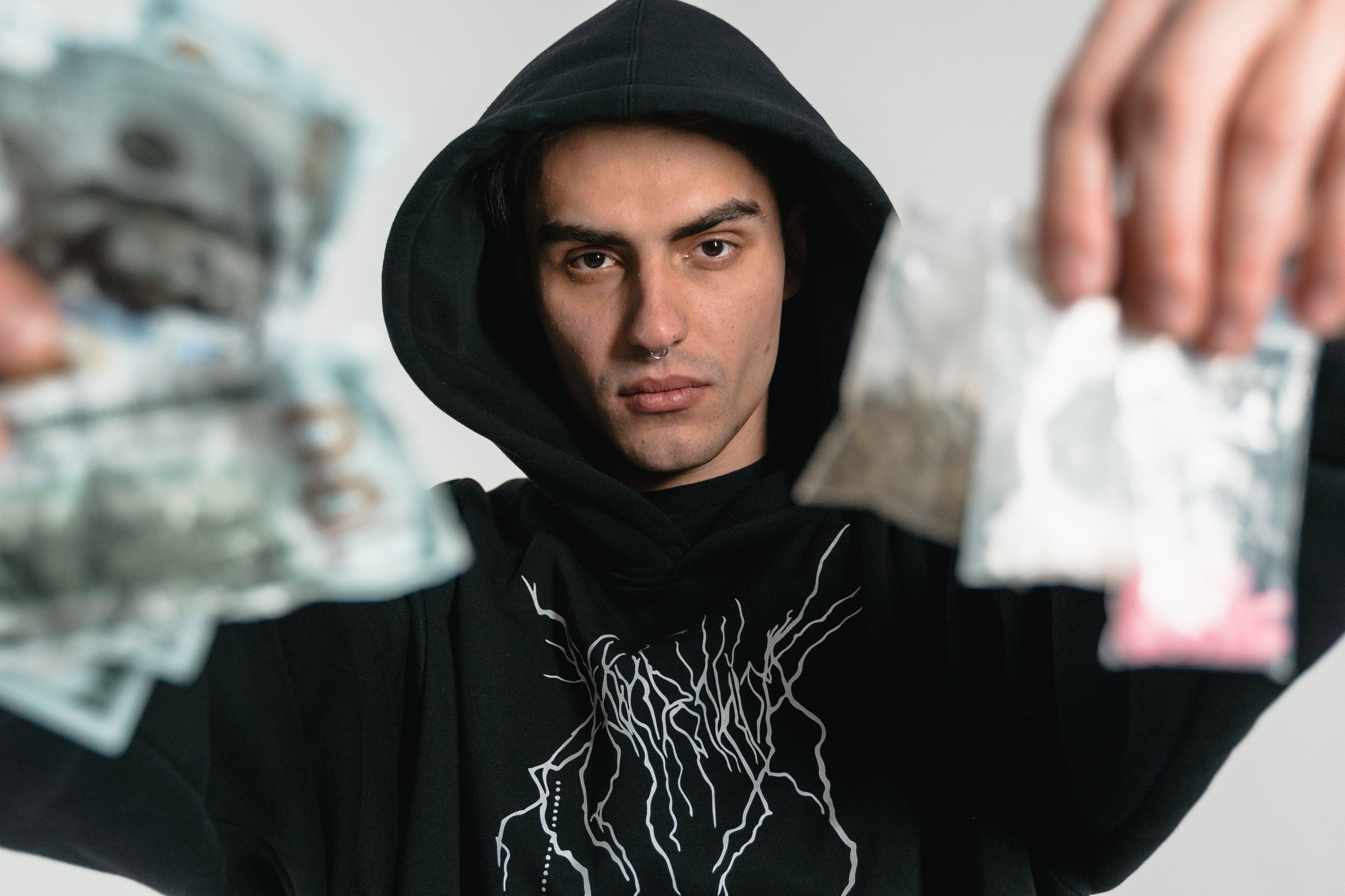 Situație îngrozitoare în țara noastră. Ministrul Justiției, Alina Gorghiu, anunță cât de mică este vârsta la care se începe consumul de droguri în România