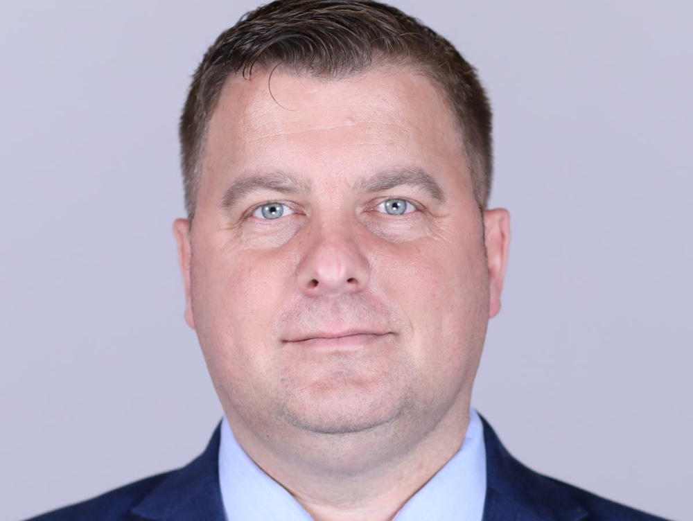 Angajații unei primării din Alba, puși să muncească luni de zile la casele unui primar