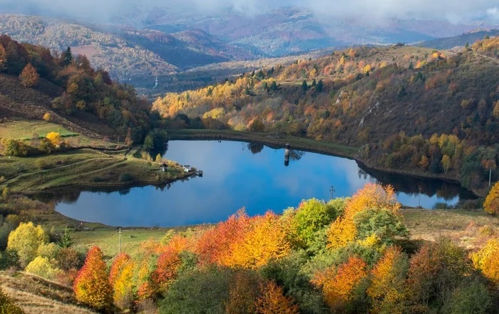 Unde se află unele dintre cele mai pitorești lacuri din vârf de munte din România, și de ce se numesc șteampuri