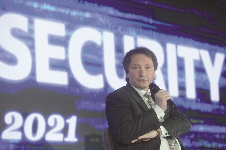 Dan Cîmpean, șeful Directoratului Național de Securitate Cibernetică, mesaj despre atacul în care s-au furat datele personale ale premierului și cel care a provoicat haos în zeci de spitale: un test solid pentru rezistența noastră; arată că putem rezista cu succes la (cel puțin) un atac cibernetic major pe săptămână