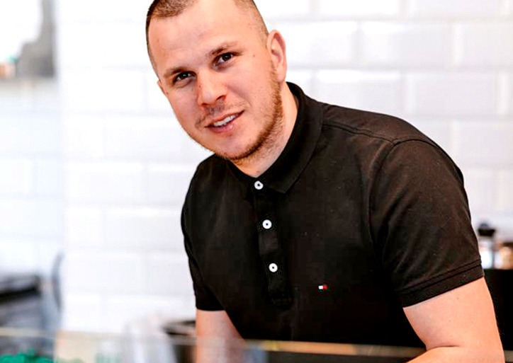 Povestea tânărului care, după ce a lucrat mai mulți ani peste hotare, a revenit în țară și a adus un nou concept de restaurant care merge tot mai bine. El se pregătește să deschidă al doilea restaurant