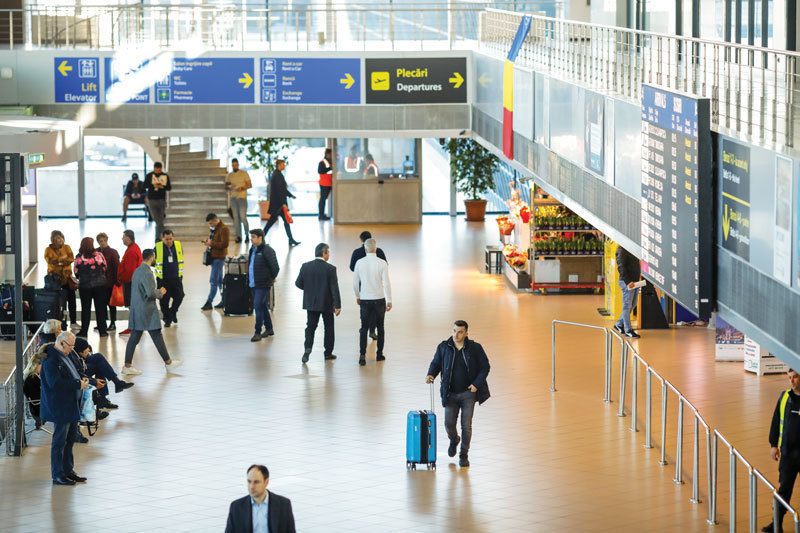 Otopeniul, cel mai mare aeroport, rămâne în urmă. Aeroporturile din Timișoara, Cluj și Sibiu sunt echipate cu sisteme moderne de securitate care elimină limitarea lichidelor în bagajul de mână