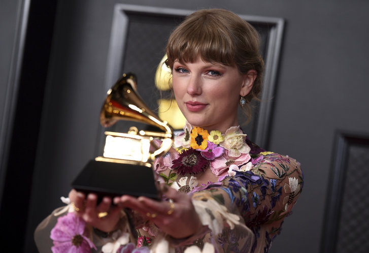 Grammy: Taylor Swift este singura artistă care câștigă de patru ori premiul pentru albumul anului