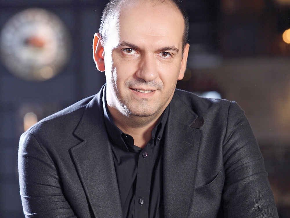 Regele nopților albe - cum faci milioane de euro din cocktailuri, muzică și femei și bărbați frumoși