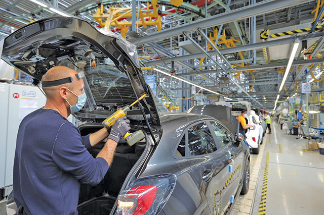 Producție record de mașini la Dacia și Ford în ianuarie