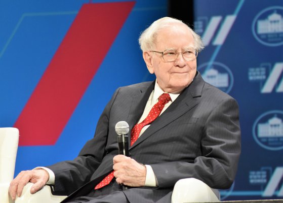 Warren Buffet surprinde Wall Street: Oracolul din Omaha spune că Berkshire Hathaway este „construită să dureze” în timp ce vehiculul său de investiții se aproprie de 1 trilion de dolari pe piața americană. „Rămân doar câteva companii în această țară care să ne atragă atenția”