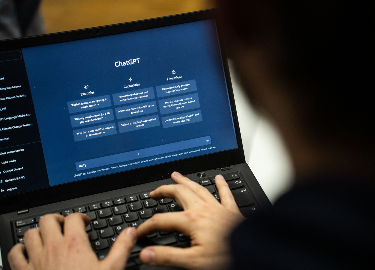 OpenAI a încheiat un deal care o evaluează la 86 de mld. de dolari și le permite angajaților să vândă acțiuni în cadrul companiei. Compania de inteligență artificială susținută de Microsoft a ajuns unul dintre cele mai valoroase startupuri din tech