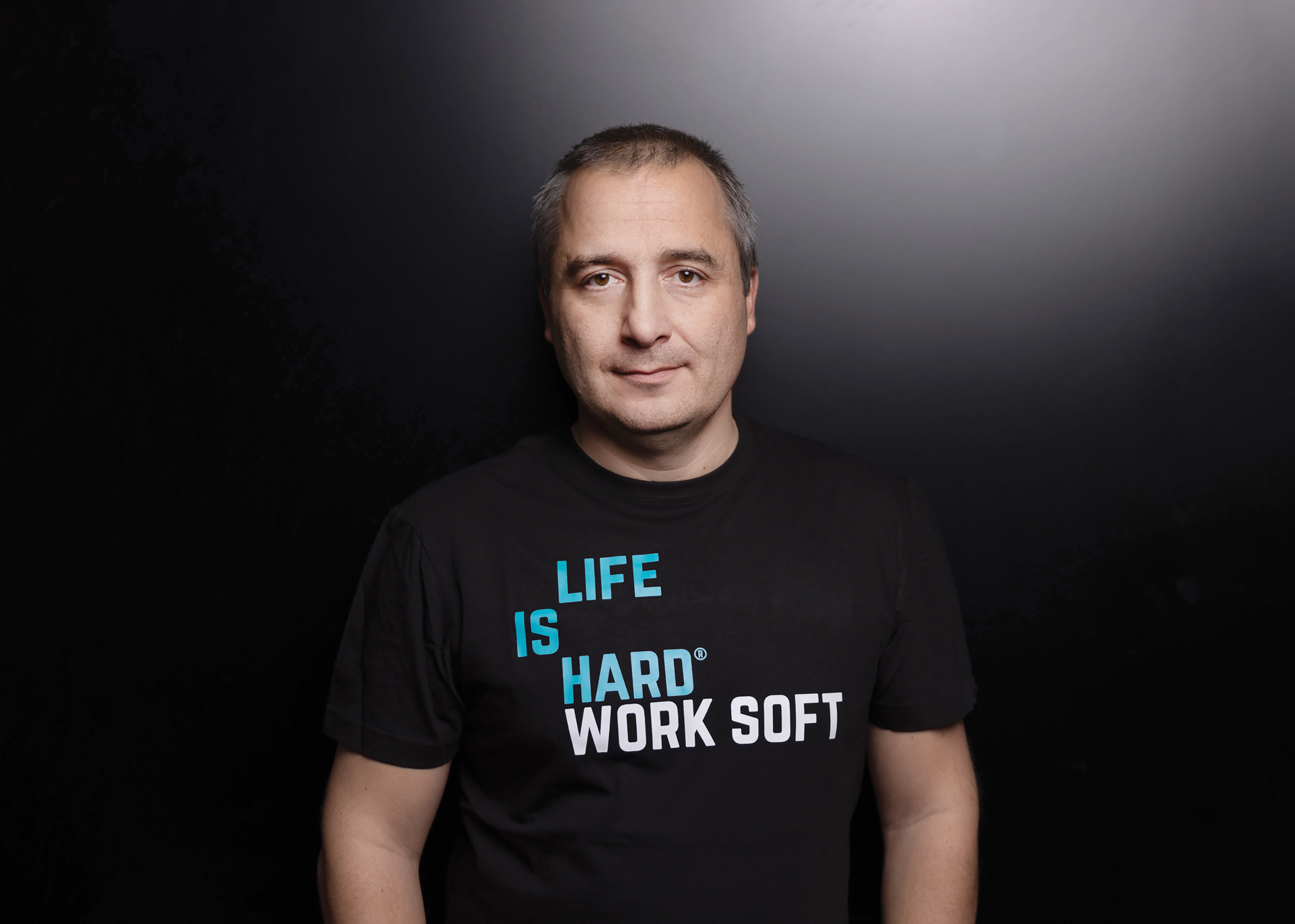 Într-o perioadă în care mulți se întreabă cum va schimba Inteligența Artificială lumea, afacerile și viața noastră de zi cu zi, sunt încă firme în care digitalizarea nu câștigă suficient teren. Care sunt motivele?
