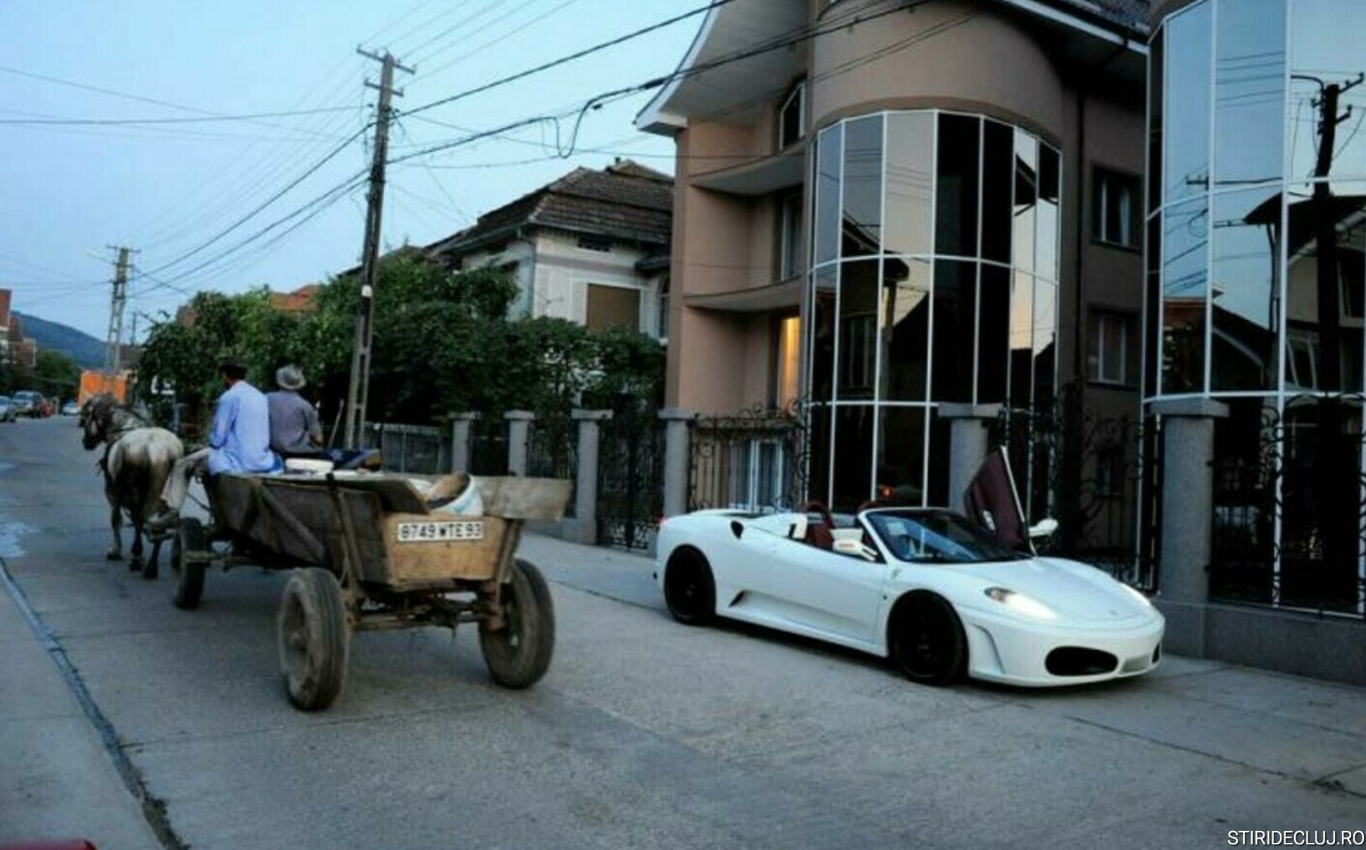 Cel mai bogat sat din România, unde Ferrari-ul e considerat „vechitură”. Puțini români știu de existența lui