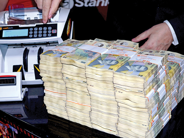 La cine sunt cei mai mulți bani? Un sfert din depozitele totale ale populației sunt la peste 74.000 de români bogați, care au pus deoparte în bănci 16 mld. euro peste plafonul garantat de 100.000 de euro