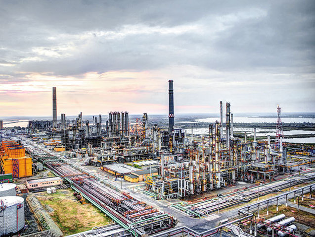 Centrala pe gaze de 160 mil. dolari a Rompetrol de la Midia este aproape gata. Unitatea de 80 MW ar putea intra în funcțiune până la finalul anului, prima conectare de acest tip de mai bine de 10 ani. Kazahii se mai uită și la energie solară