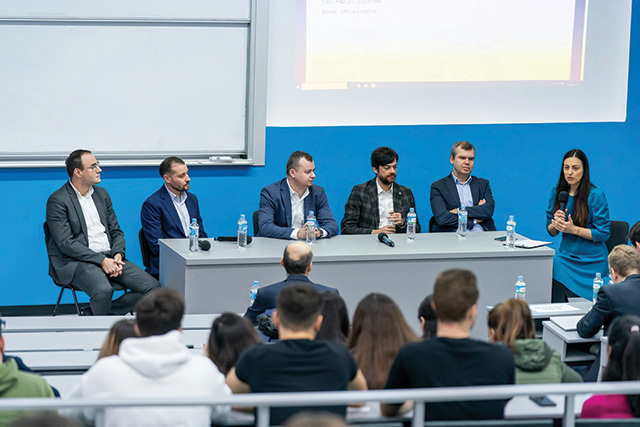 Cei mai performanți cinci directori de investiții ai fondurilor mutuale, care au pe mână 8,8 mld. lei: Creșterile bursiere din 2023 sunt dificil de repetat, dar asta nu înseamnă că potențialul este epuizat. Cum văd ei perspectivele pentru Transport Trade Services, Sphera, Aquila și alți performeri ai anului trecut