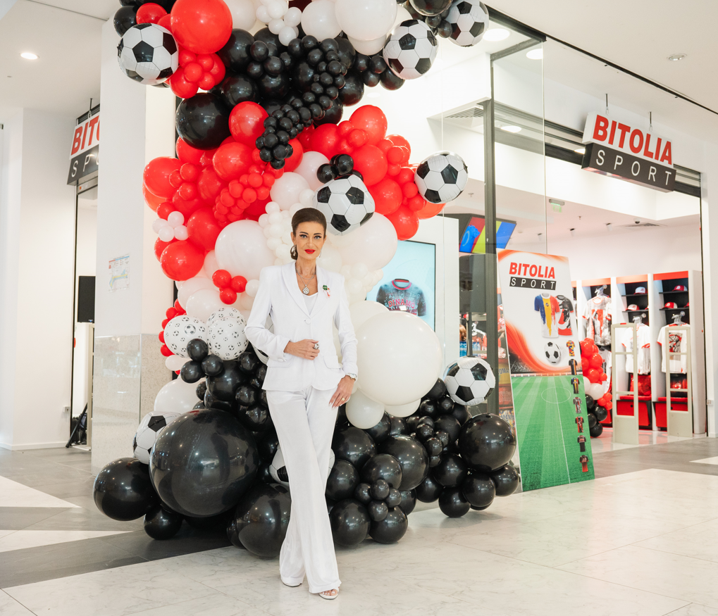 Descoperă Spiritul Sportiv Românesc la BITOLIA SPORT, magazinul de echipamente sportive deschis în Băneasa Shopping City, care amintește de vestiarul unei echipe de fotbal