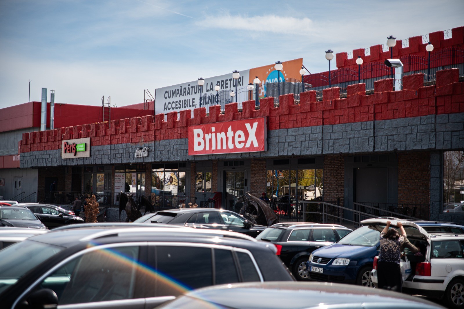 Lanțul de retail românesc care ia cu asalt toată țara tocmai a mai deschis un spațiu de 10.000 mp și pregătește deschiderea altor cinci magazine