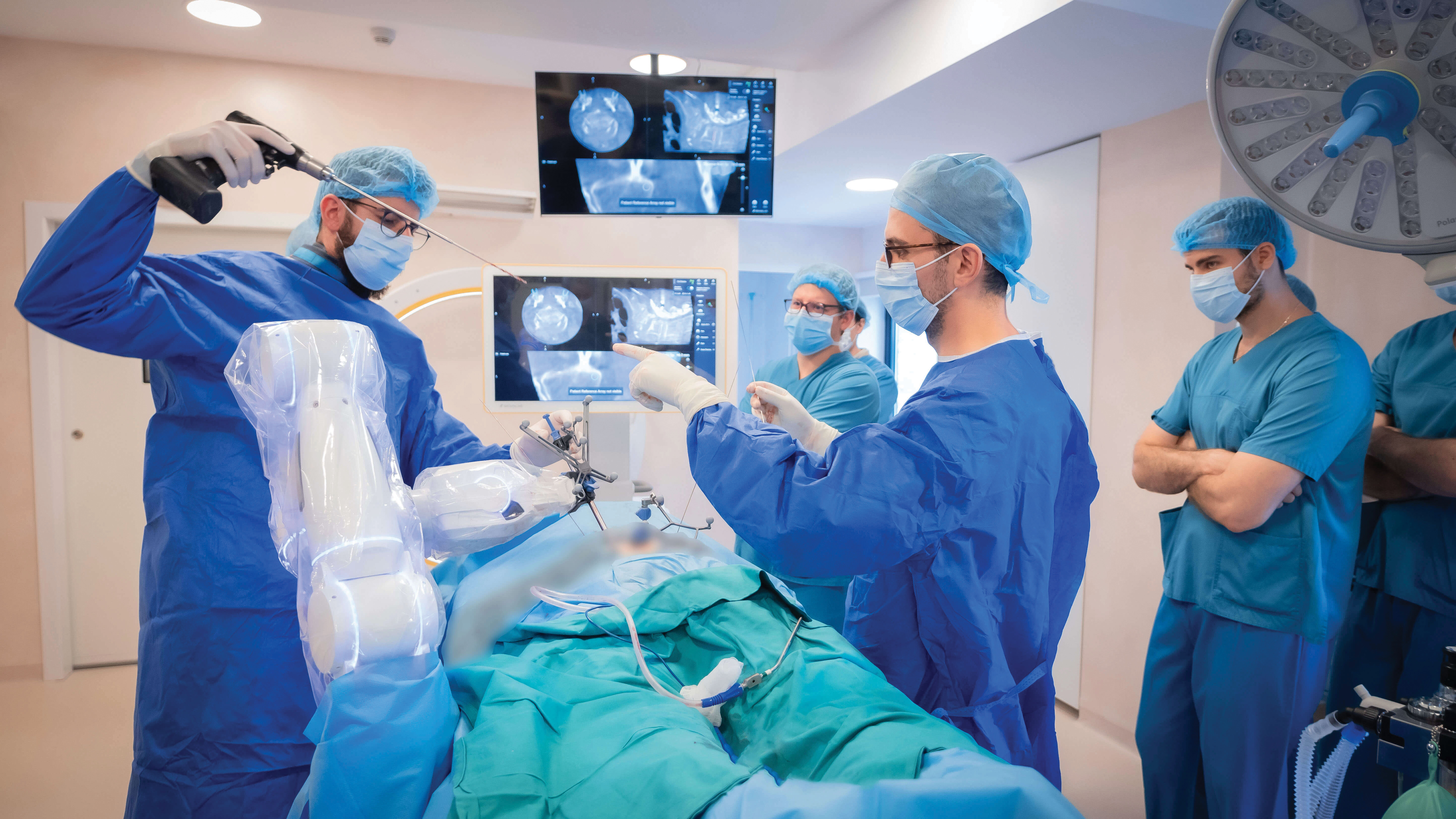 Cea mai nouă tehnologie robotică din lume în practica neurochirurgicală, implementată într-un spital din România. Cum s-a ajuns la această realizare