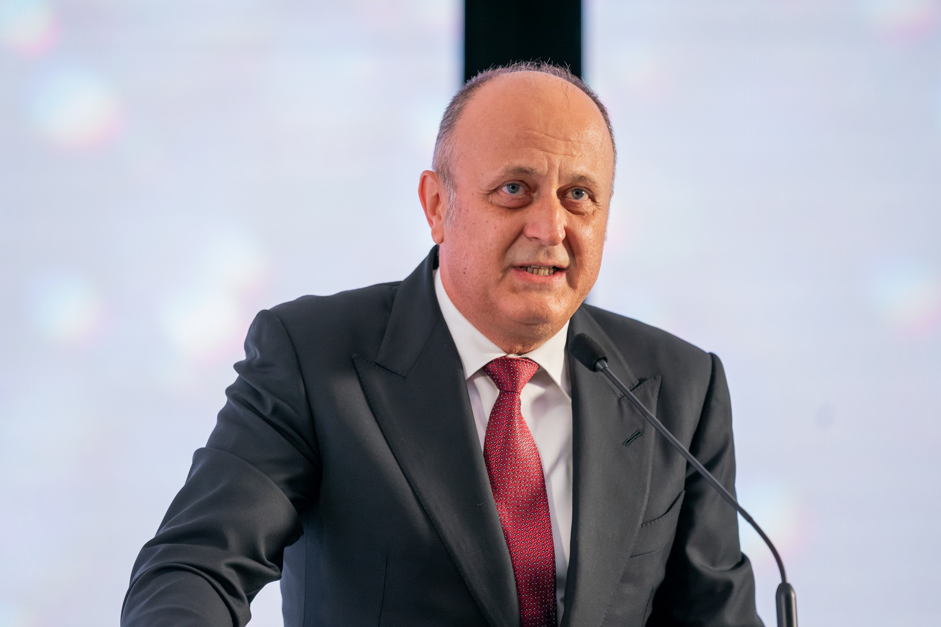 Dan Șucu, președintele Concordia, una dintre cele mai mari organizații patronale: „Principala problemă de care ne ocupăm este oprirea creșterii birocrației. Costurile cu birocrația trebuie să scadă cu 25% în următorii cinci ani”