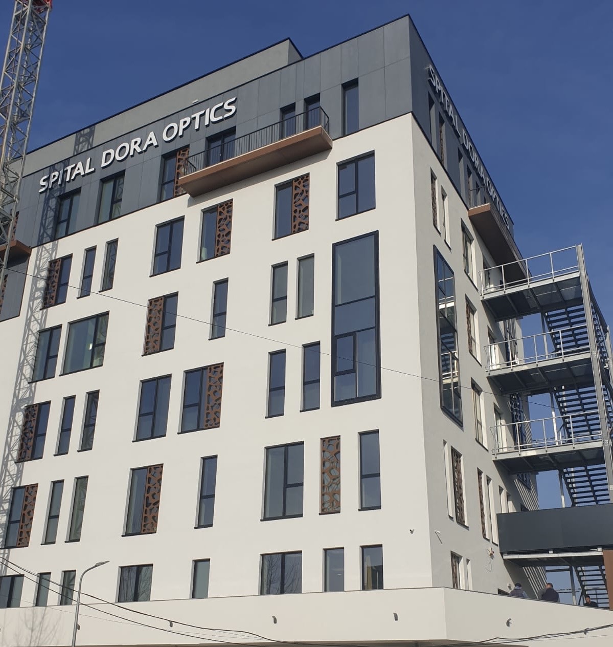 Reteaua de clinici Dora Optics, prezentă în judetele Mureș, Harghita, Cluj și Sibiu, a finalizat recent o investitie de 5,5 milioane euro pentru constructia unui spital privat în Târgu Mureș