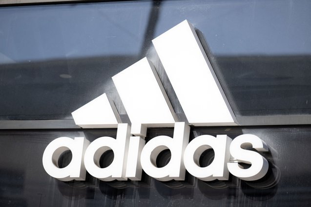 Sfârșitul unei ere: După 77 de ani, Naționala de fotbal a Germaniei renunță la parteneriatul cu Adidas, al cărui logo este purtat de jucători din 1950. Producătorul german aflat în dificultate va fi înlocuit de americanii de la Nike