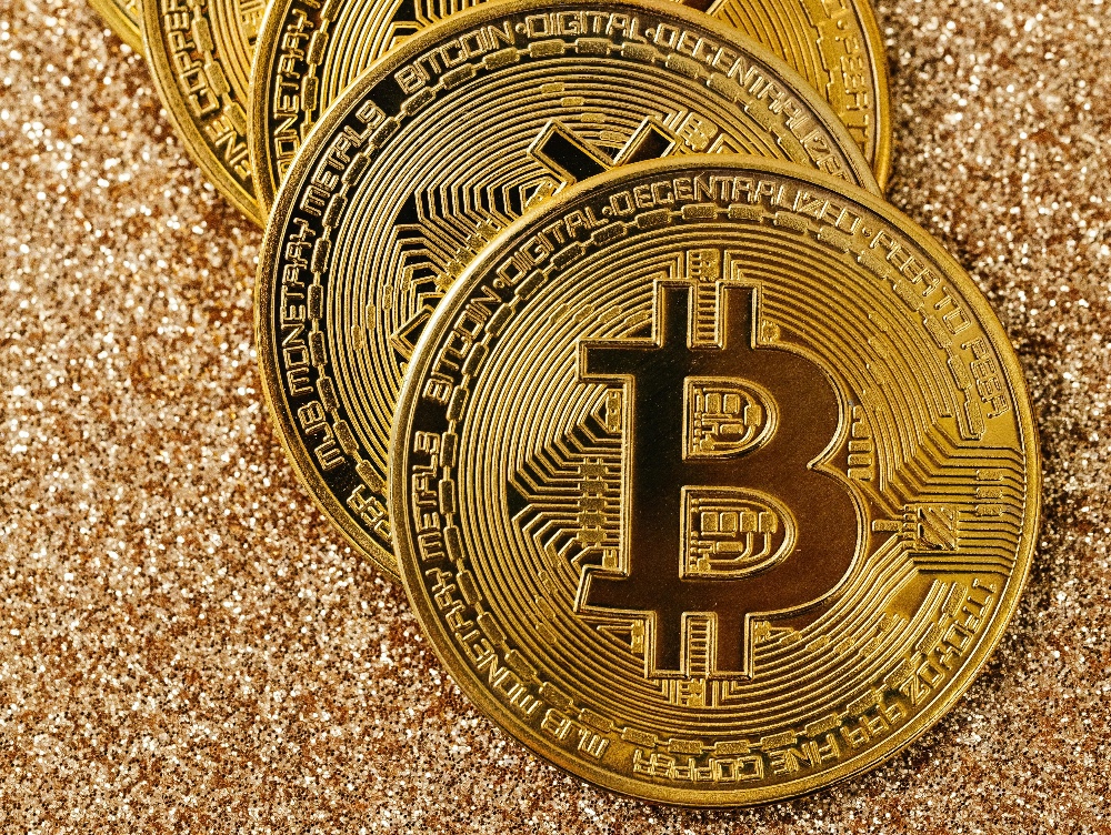 Raliul Bitcoin continuă, criptomoneda înregistrând creșteri record, pe fondul miliardelor de dolari pe care investitorii îi pariază pe lumea cripto