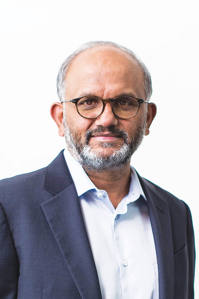 Giganții americani Microsoft și Adobe atacă joburile gulerelor albe cu noi instrumente bazate pe AI: asistenți care compară datele financiare din diferite surse și care citesc și răspund la întrebări din fișiere PDF
