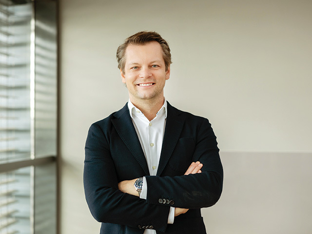 La un pas de miliardul de euro business în 2023, Porsche România anunță un nou director alături de Brent Valmar