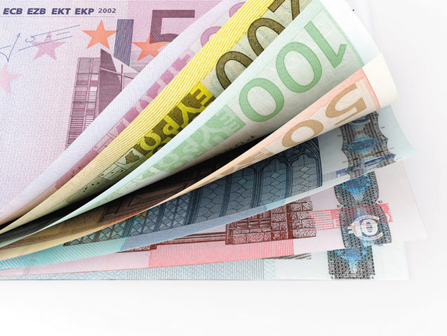 Sondaj: Șapte din 10 români spun că este mai puțin stresant să acceseze un credit 100% online decât unul tradițional, iar 43% dintre români se simt anxioși când își dau seama că au nevoie de un împrumut