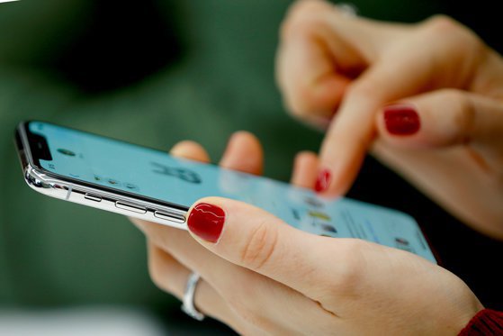 Apple continuă să piardă cotă de piață în fața Samsung și a rivalilor chinezi: Iphone-urile nu mai sunt atât de dorite de către utilizatori