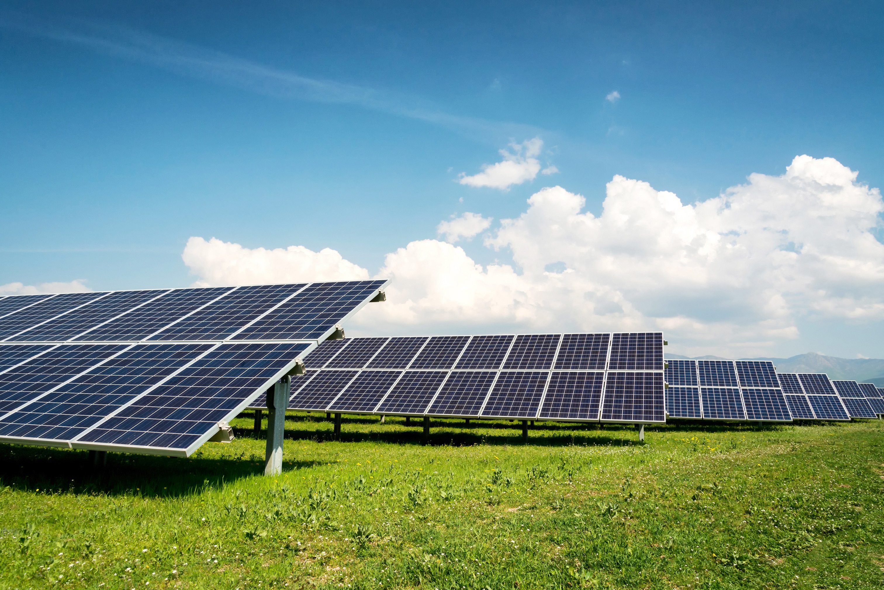 Comisia Europeană a lansat două investigații asupra unei proceduri de achizitie publică pentru un parc fotovoltaic din România, dezvoltat de CE Oltenia și OMV Petrom și finantat partial din fonduri europene