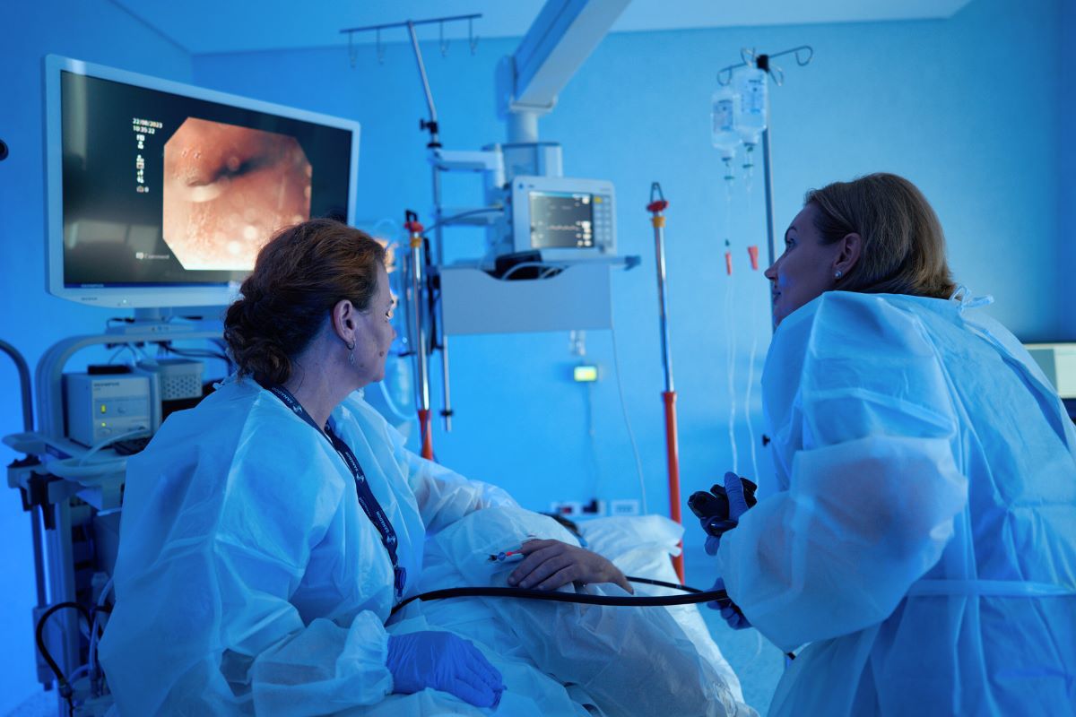 Oamenii de știință investighează legătura dintre cancerul de sân și bacteriile intestinale