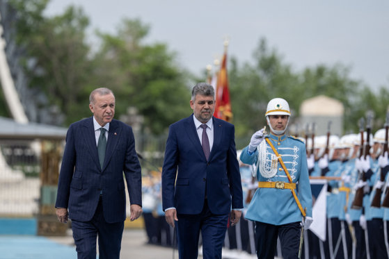 Ce au discutat premierul Ciolacu cu președintele Erdogan: O țintă de 15 mld. dolari pe an schimbri comerciale între România și Turcia, securitatea din regiune, intrarea românilor doar cu buletinul în Turcia. Premierul Ciolacu: Președintele Erdogan este un lider cu viziune care a știut întotdeauna care îi sunt prietenii adevărați