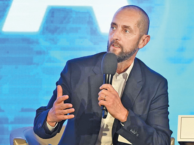 Opinie Dragoș Damian, Terapia: Chief Executive Officer-ii români trebuie să renunțe la ieșitul în public doar pentru PR: Luati atitudine cu privire la problemele comunităților- corupție, birocrație, sisteme publice de sănătate și de învățământ ineficiente! Vorbiti despre dezindustrializare, despre nevoia de resursă umană, despre sărăcirea populației