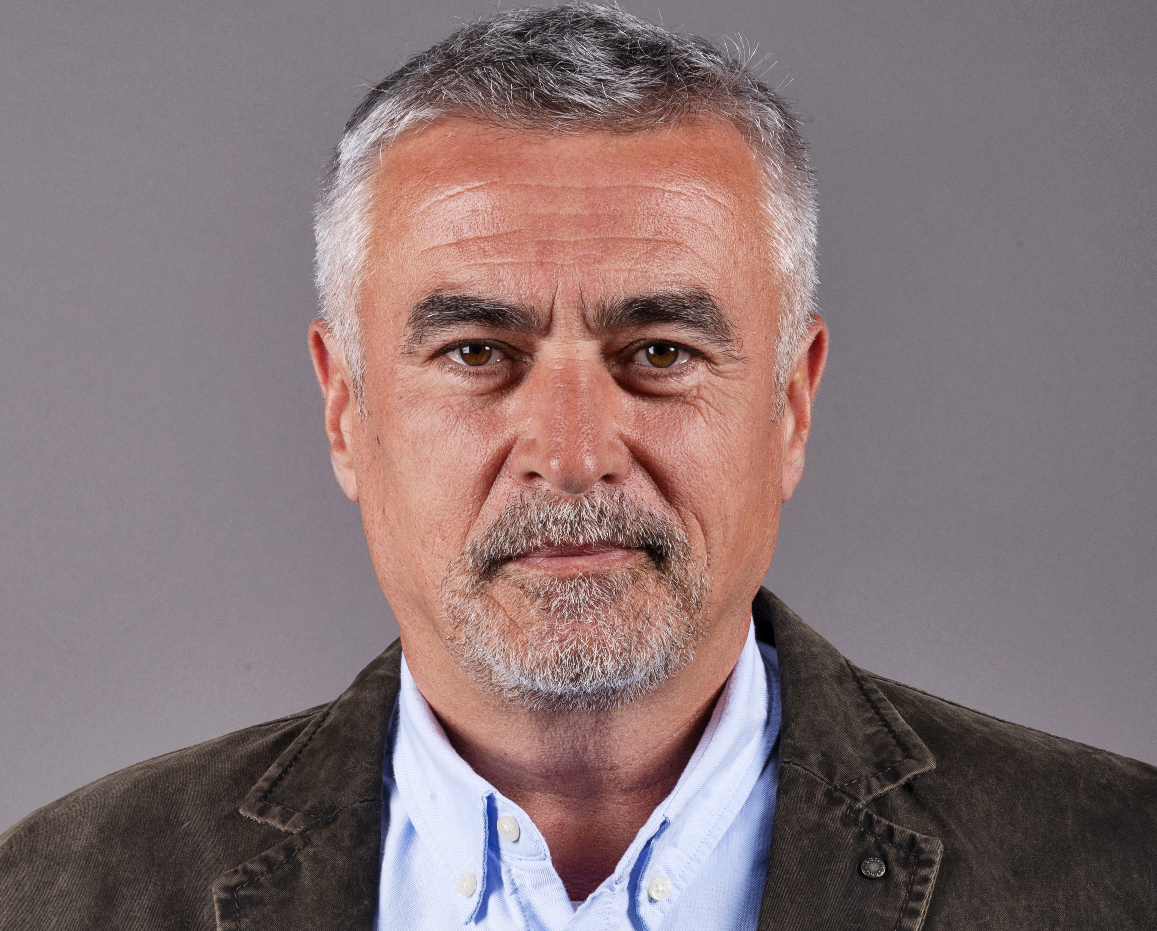 Abatorul Periș, unul dintre cei mai mari jucători locali din industria cărnii, l-a recrutat în funcția de director general pe Bogdan Magheru, executiv cu peste 20 de ani de experiență în industria alimentară