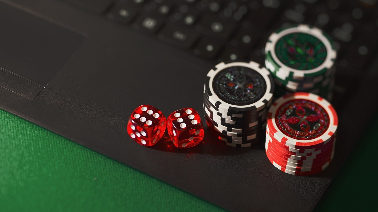 (P) Baccarat, Lightning Baccarat și Speed Baccarat: diferențe și posibile strategii de joc