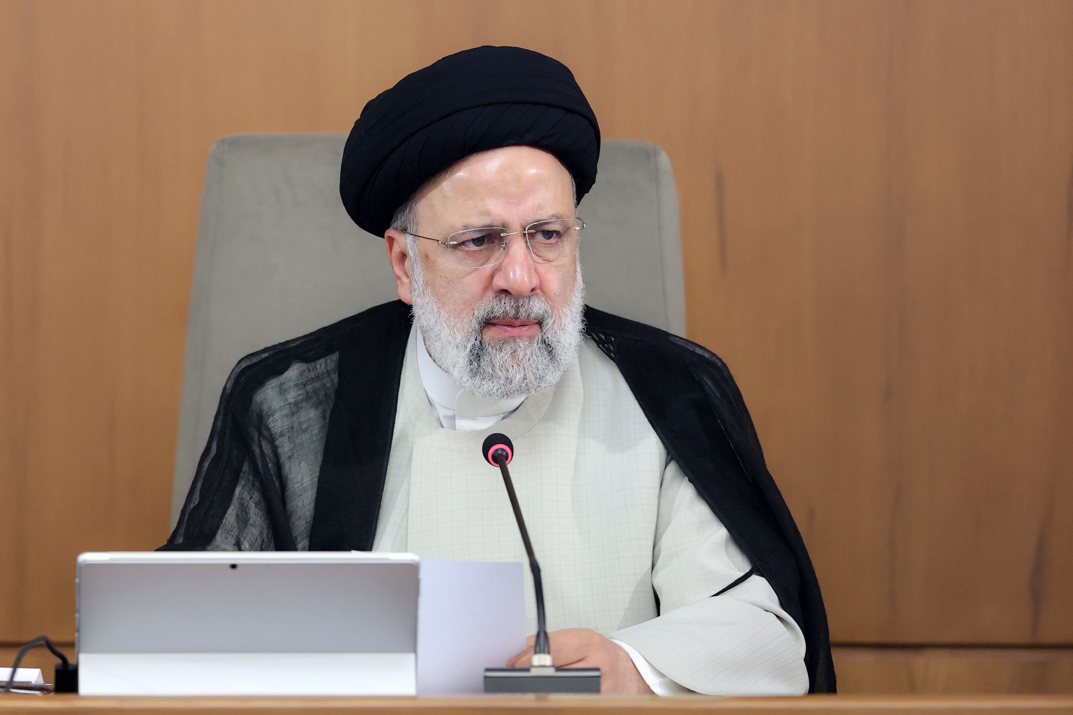 Președintele Ebrahim Raisi a murit în accidentul de elicopter la vârsta de 63 de ani. Cum a avansat în politica iraniană de la procuror dur la președinte intransigent, poziționându-se să devină următorul lider suprem