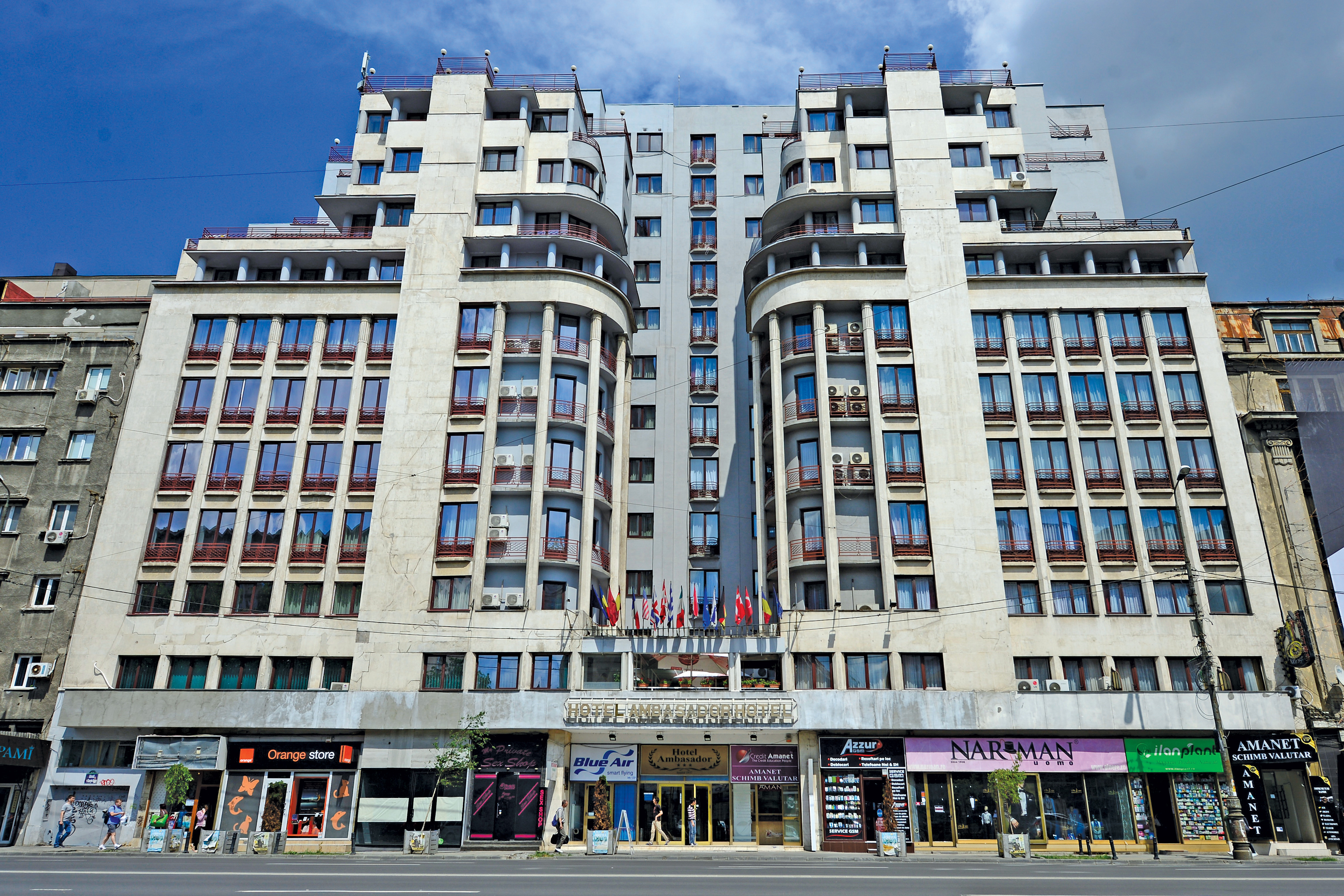 Care este hotelul cu o istorie de aproape un secol, martor al celui De-al Doilea Război Mondial, al instaurării comunismului și ascensiunii capitalismului din București, care începe un nou capitol