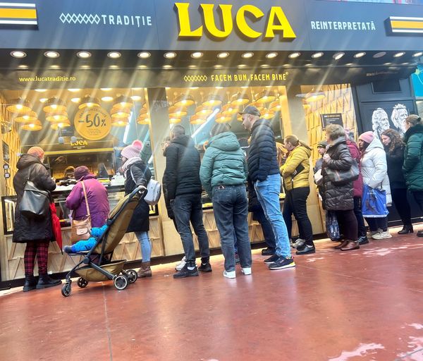 Covrigul românesc cucerește Europa: Brandul LUCA merge la Varșovia cu o simigerie în una dintre cele mai aglomerate zone din oraș
