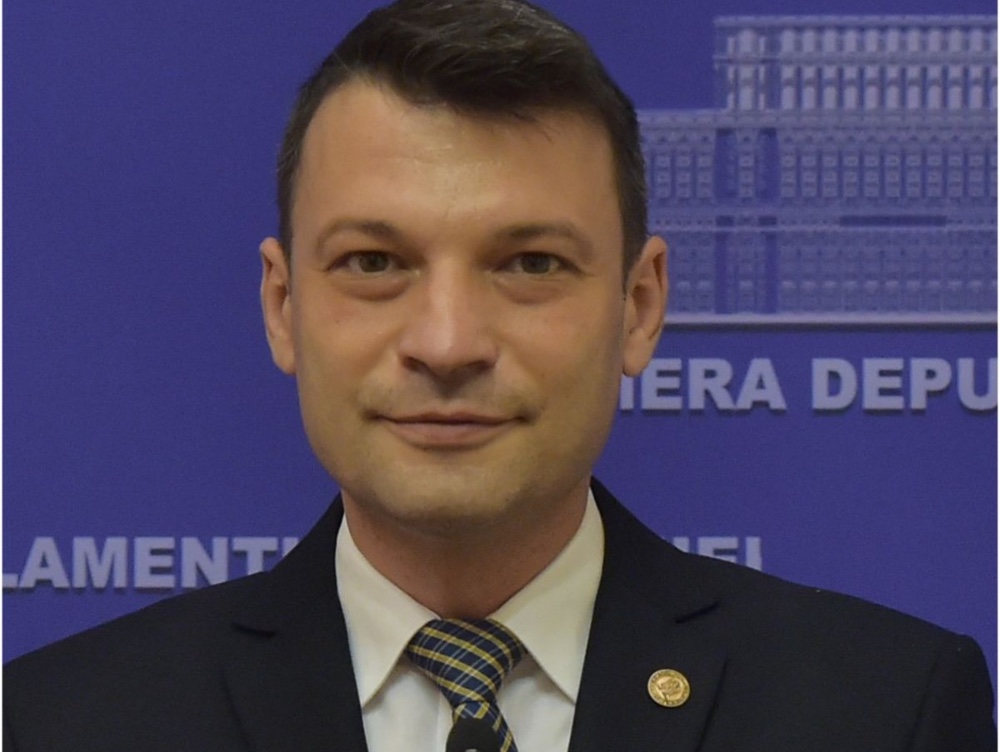 Rodeanu: PNL fără mască - înjurături și bătaie în Parlament