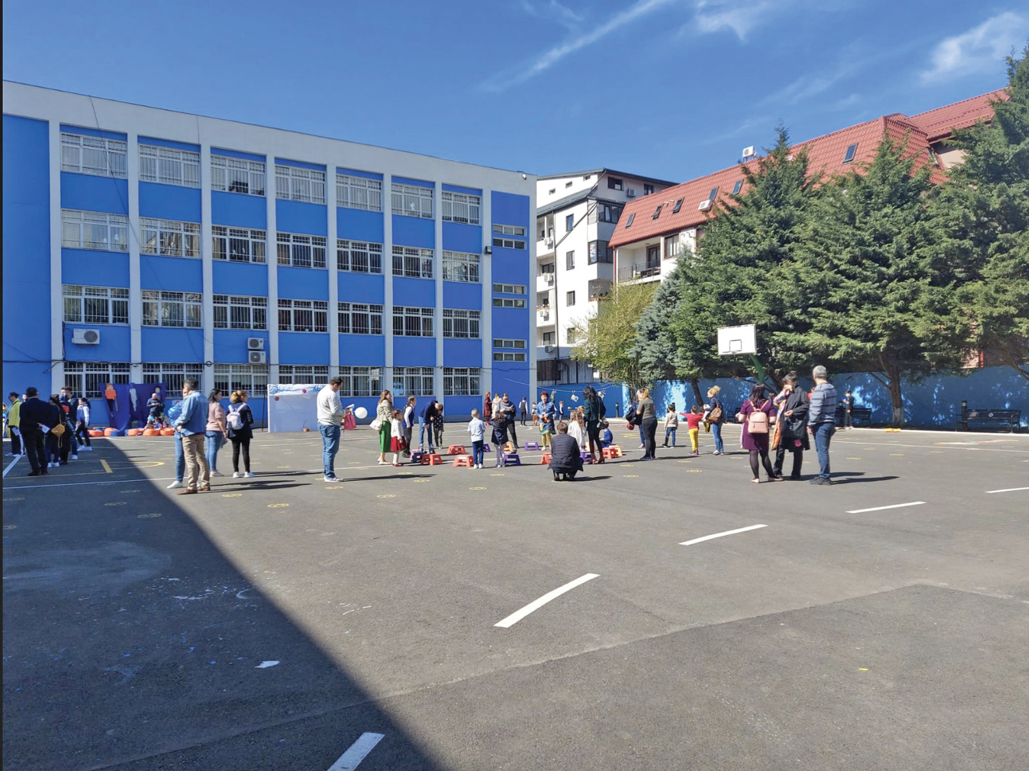 Modelul nordic: Cum prioritizează Suedia nevoia de spațiu pentru recreere și joacă a elevilor? Ce are de învățat România, unde dezvoltarea imobiliară este complet decuplată de o infrastructură școlară adecvată?