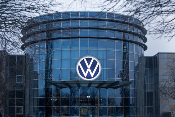 Volkswagen renunță la planul de a trece la mașini complet electrice. Gigantul german este surprins de cererea mare de mașini cu motoare cu combustie
