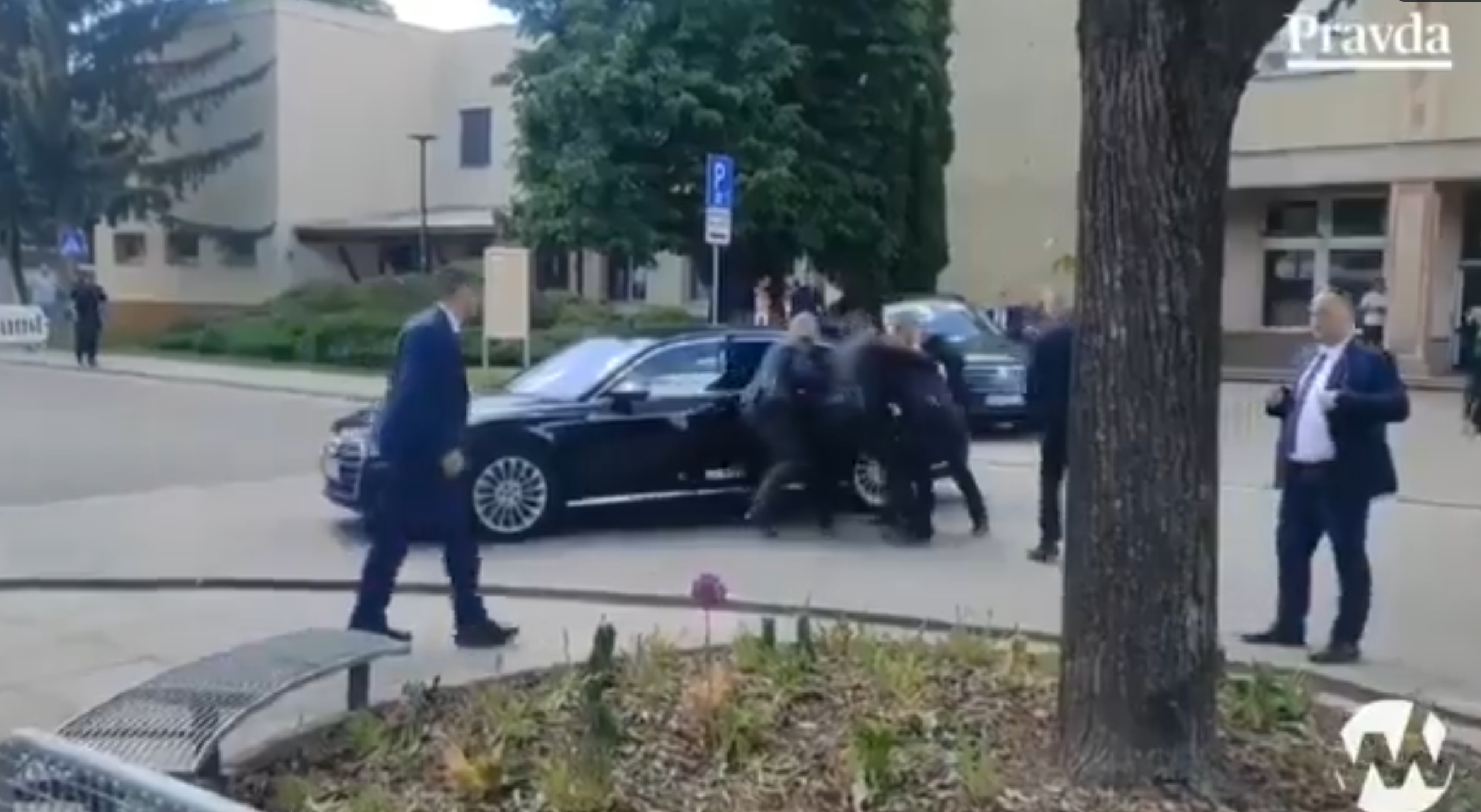 Eveniment dramatic în Slovacia: Premierul Robert Fico a fost împușcat în plină stradă. Viața îi este în pericol după tentativa de asasinat