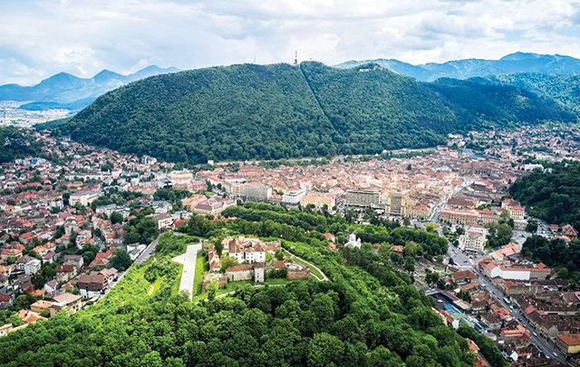 Restaurantul Panoramic, situat pe Tâmpa, în Brașov, va fi redeschis după 15 ani. ANA Hotels investește 11 milioane de euro în telecabina Tâmpa și în restaurant