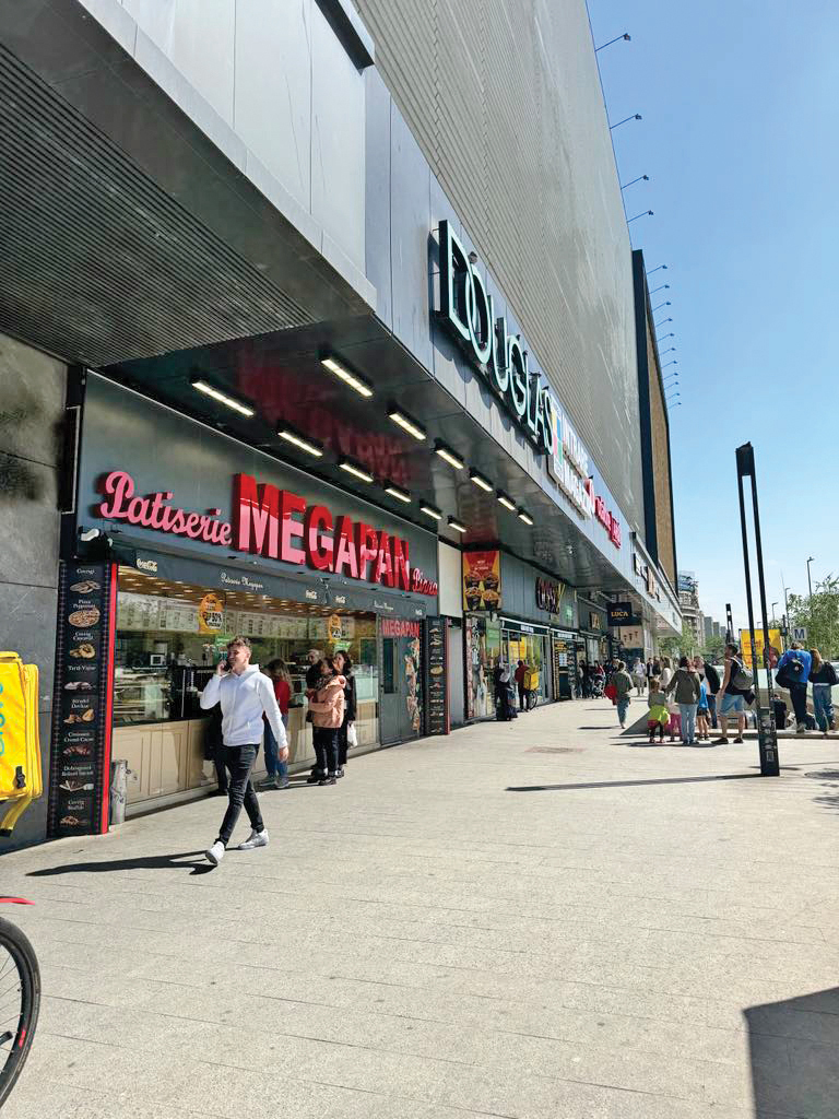 Cum a ajuns magazinul Unirea Shopping Center din kilometrul zero al modei kilometrul zero al fast-foodului?