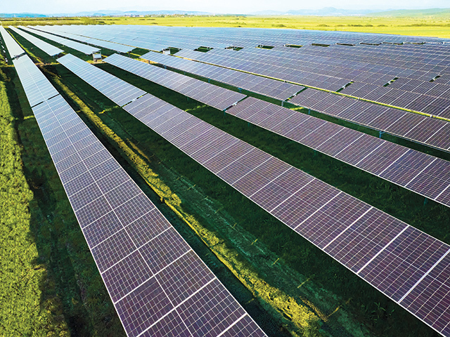 Cel mai bogat om din Ucraina avansează pe frontul energetic românesc: mai cumpără un parc solar și este cu un pas mai aproape de ținta de 1 GW în 2028