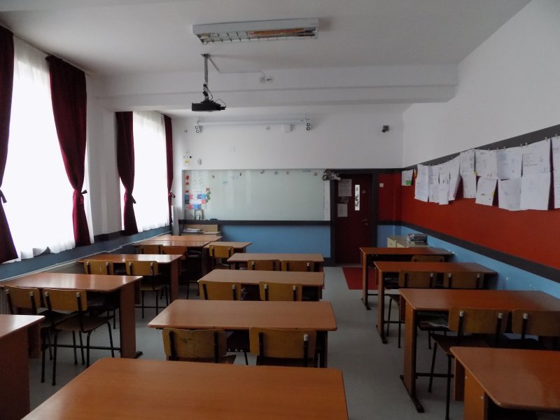 Ce spune Primăria Sectorului 3 legat de situația Școlii Gimnaziale „Leonardo da Vinci“, unde părinții au semnalat că urmează se învețe în trei schimburi din toamnă: „Primăria Sectorului 3 analizează situația existentă în vederea optimizării spațiilor deținute în administrare”