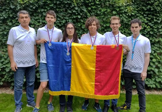 Trei medalii de argint și una de bronz pentru elevii români, la Olimpiada Europeană de Informatică