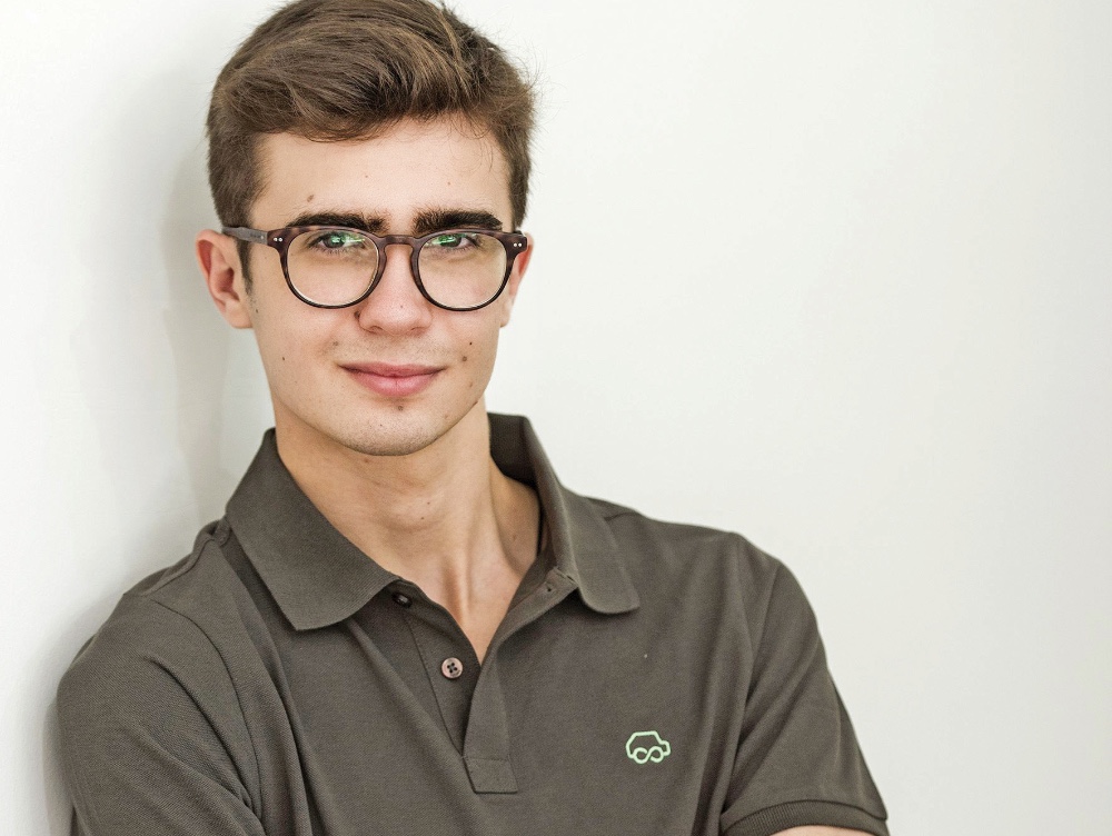 Povestea tânărului de doar 16 ani care a schimbat industria auto cu o ideie. Aceasta s-a transformat într-o afacere ce valorează acum milioane de dolari