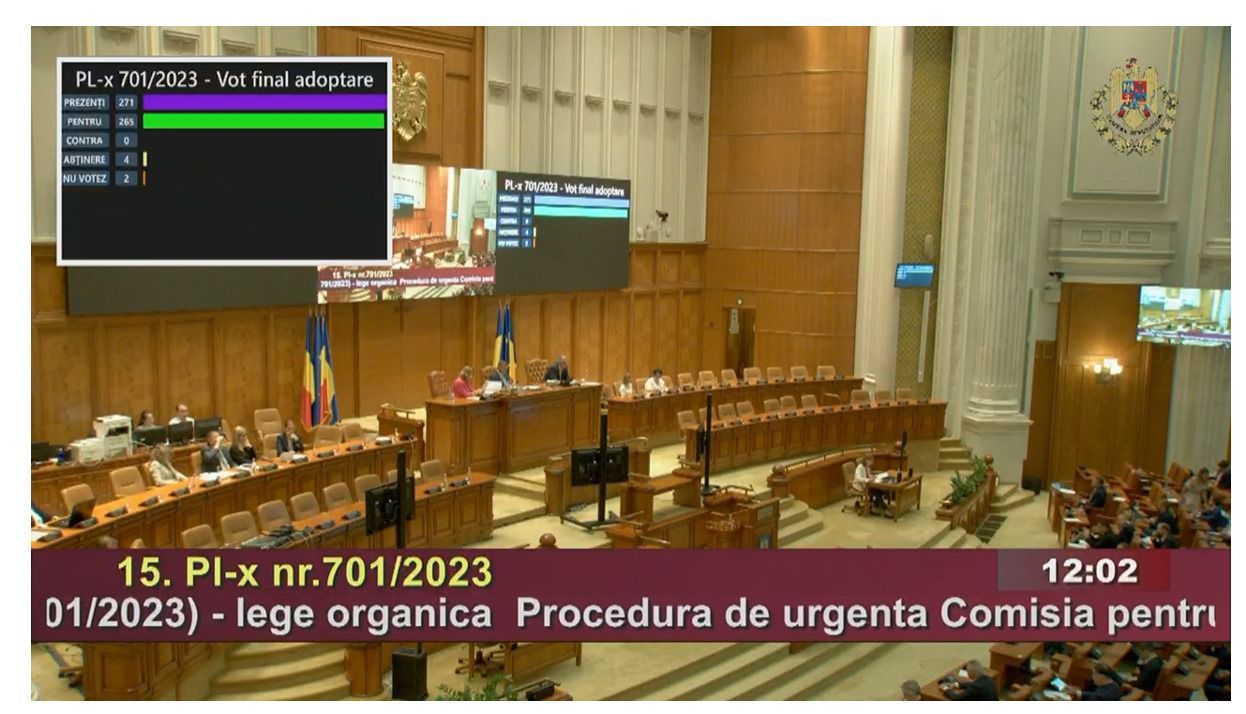 Parlamentul a adoptat o nouă lege a semnăturii electronice, modificând un act normativ din epoca Adrian Năstase. Asociația patronală a firmelor de soft și IT și Sabin Sărmaș, fostul șef al Comisiei de IT din Camera Deputaților salută noua lege: este “modernă”, un antidot la “refuzul cultural” din sectorul public
