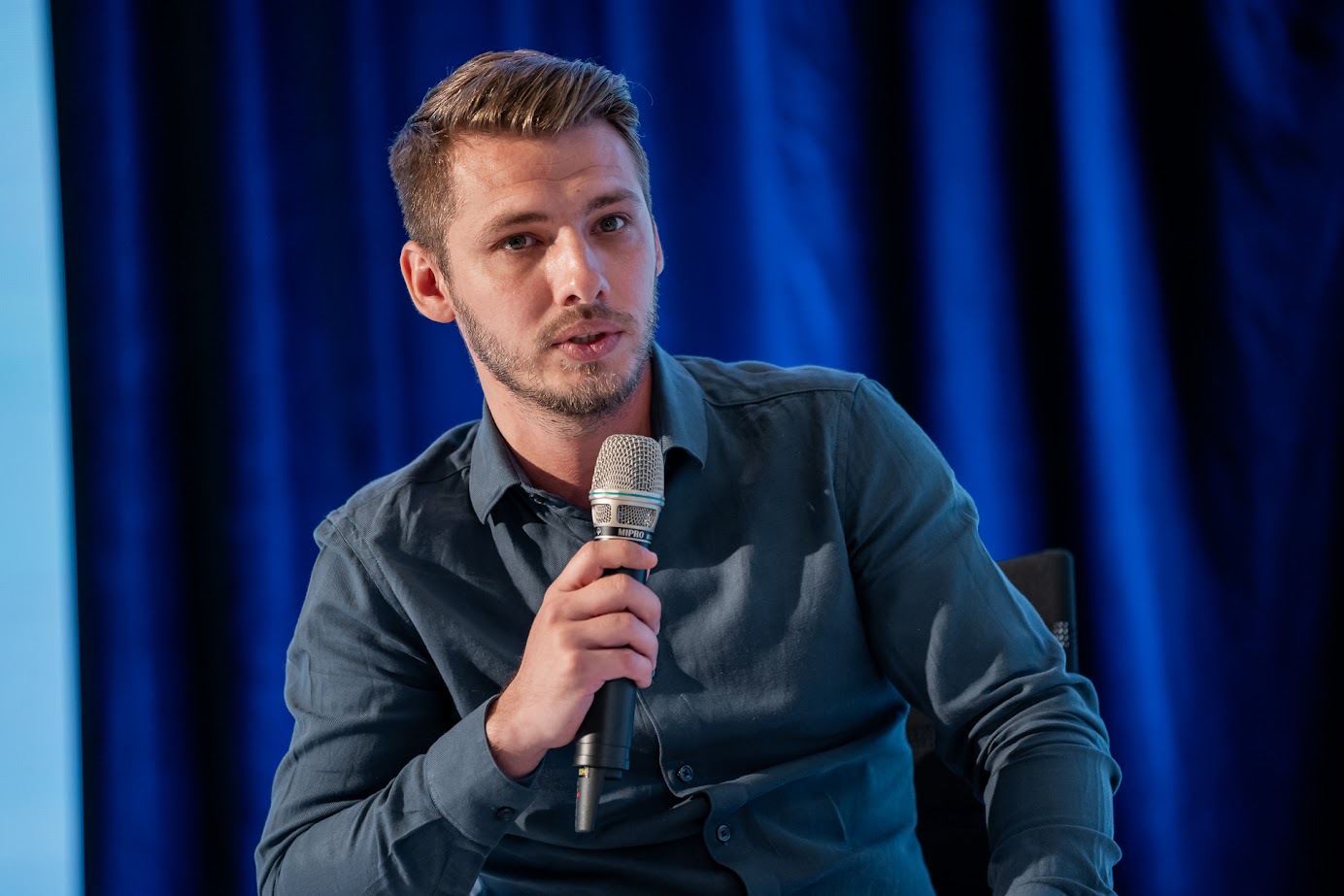 Alin Roșca, CEO al RepsMate: Există procese bancare care pot fi digitalizate complet, dar strict pe interacțiunile complexe, unde suportul uman este esențial, acesta trebuie să rămână o componentă crucială