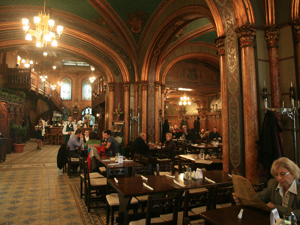 Care este restaurantul cu cele mai mari vânzări din România? În ce local lasă clienții peste 70 mil. lei anual?