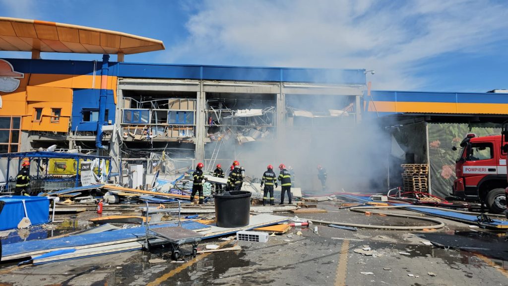 Explozie urmată de incendiu la un magazin de bricolaj din orașul Botoșani